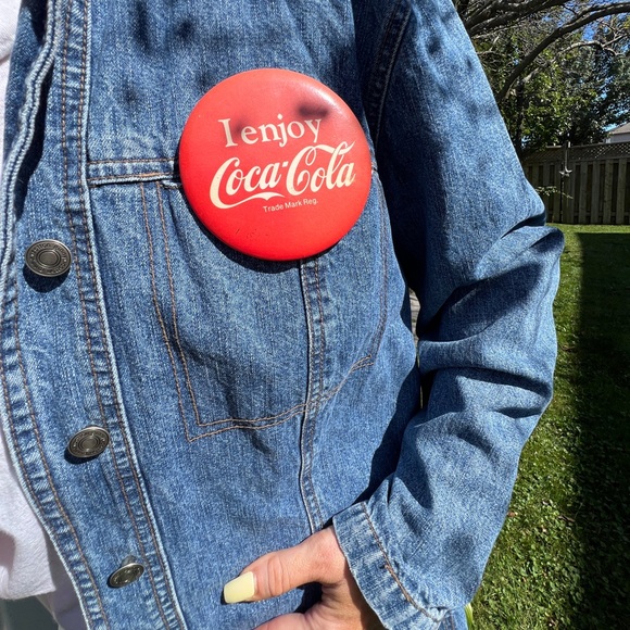 Vintage Coca Cola Pin - Picture 3 of 5